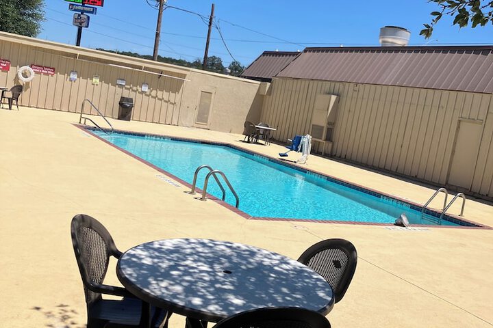 Pool 17 of 20