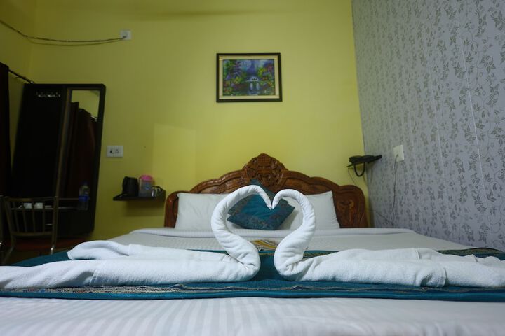 Room 7 of 18