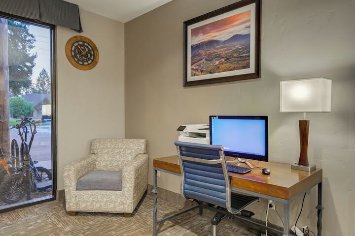 Business Center 94 of 120