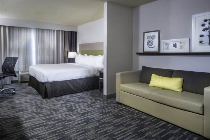 1 King Bed (8 of 22)