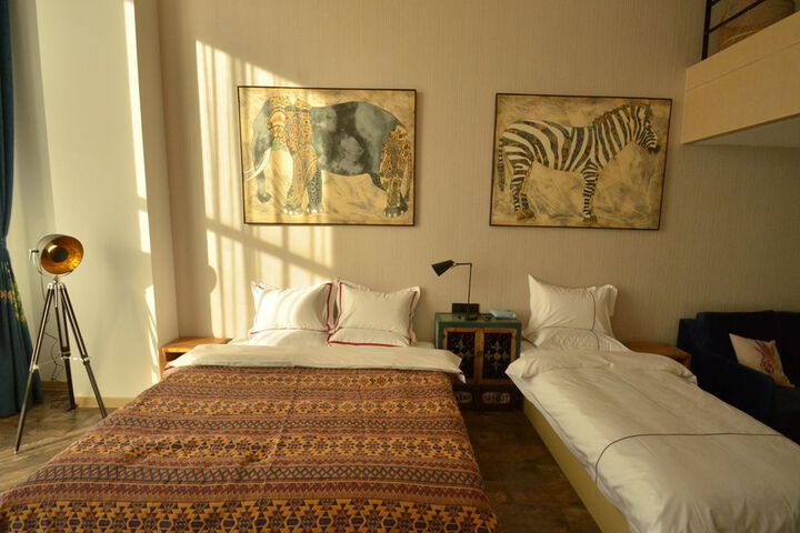 Room 6 of 9