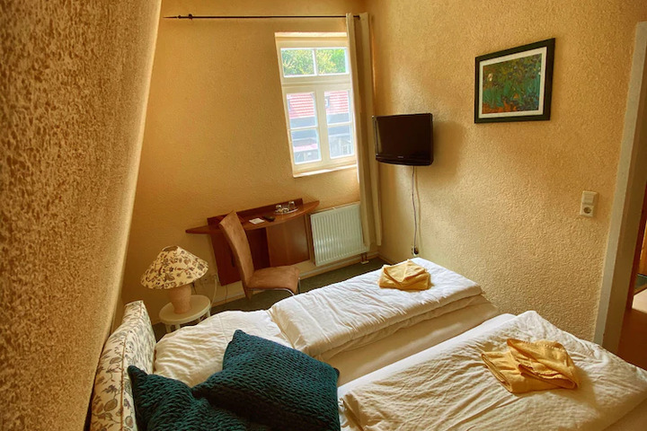 Room 10 of 10
