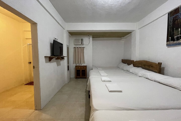 Room 33 of 59