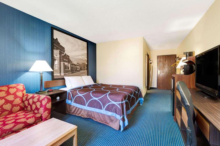 1 Queen Bed Accessible Room (5 of 13)