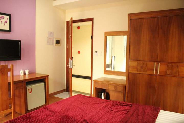 Room 11 of 25