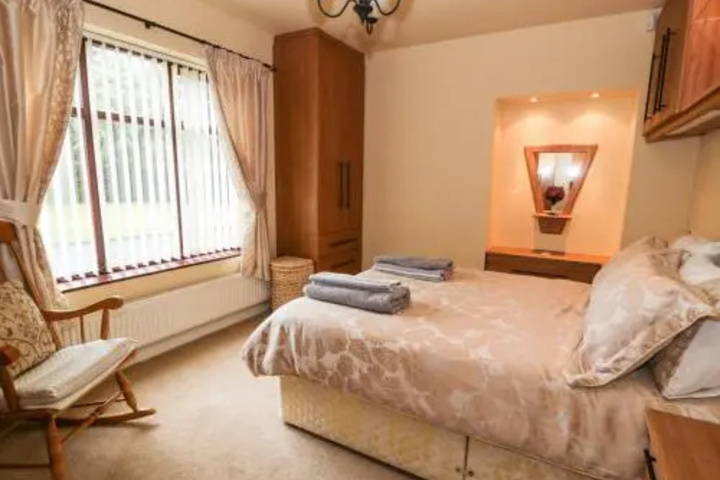Room 2 of 3