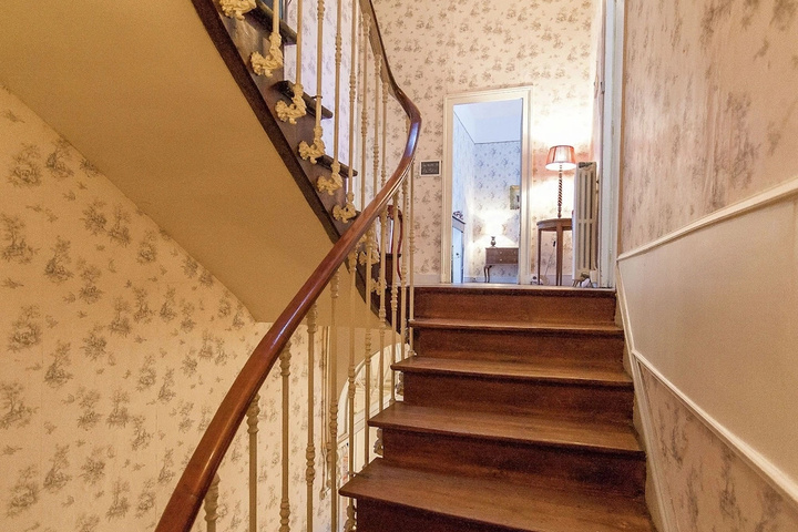 Room 10 of 18