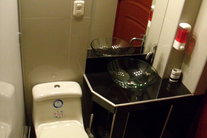 Room 5 of 36