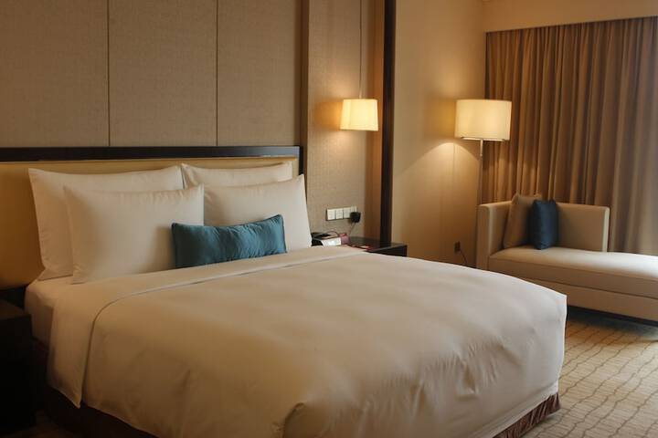 Room 3 of 70
