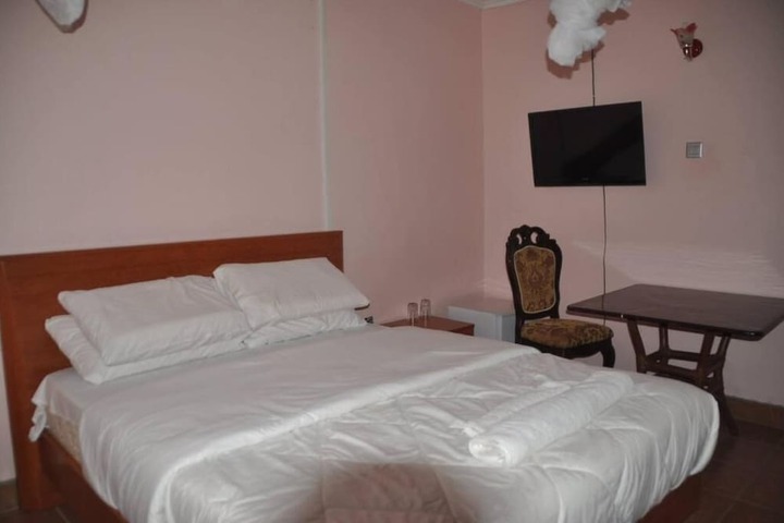 Room 2 of 9