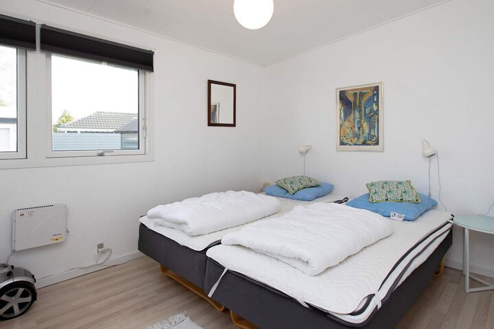Room 4 of 63