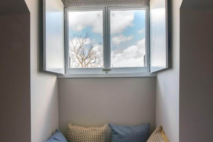 Room 27 of 108