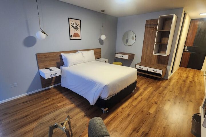 Room 11 of 25