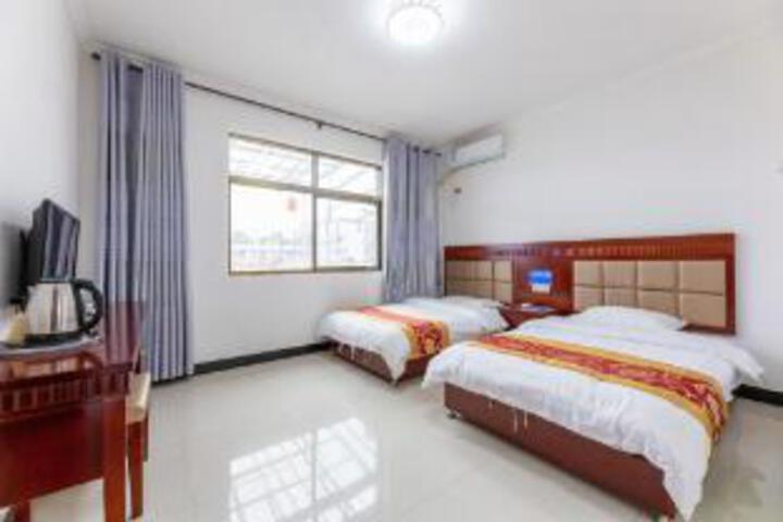 Room 8 of 9