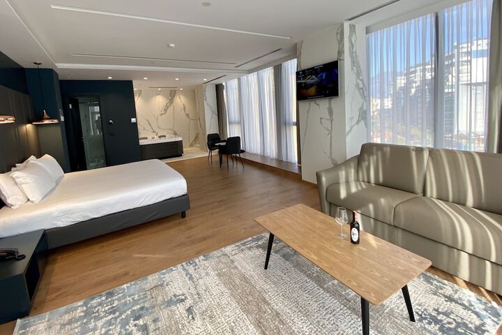 Room 6 of 21