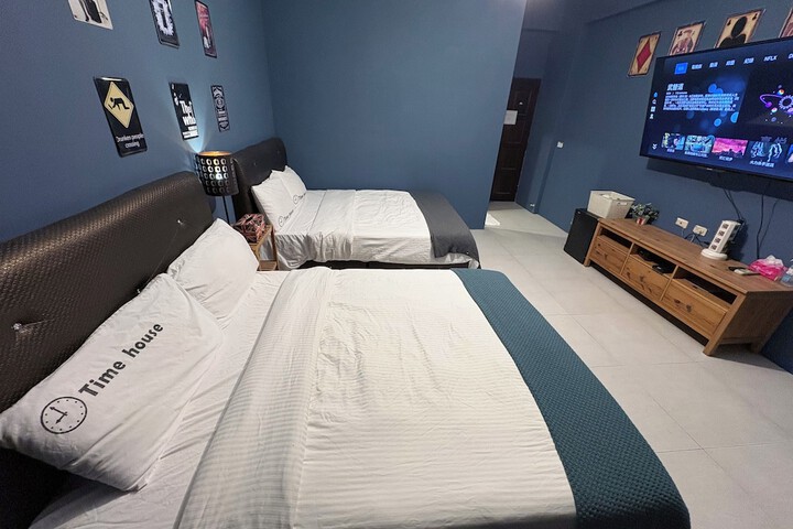Room 4 of 40