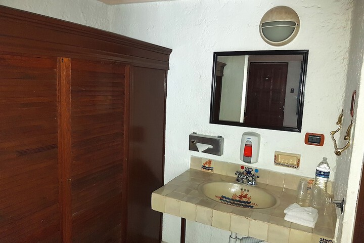 Room 14 of 39