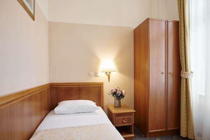 Room 11 of 107