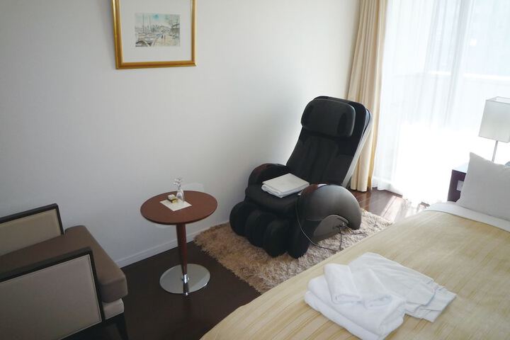 Room 4 of 42
