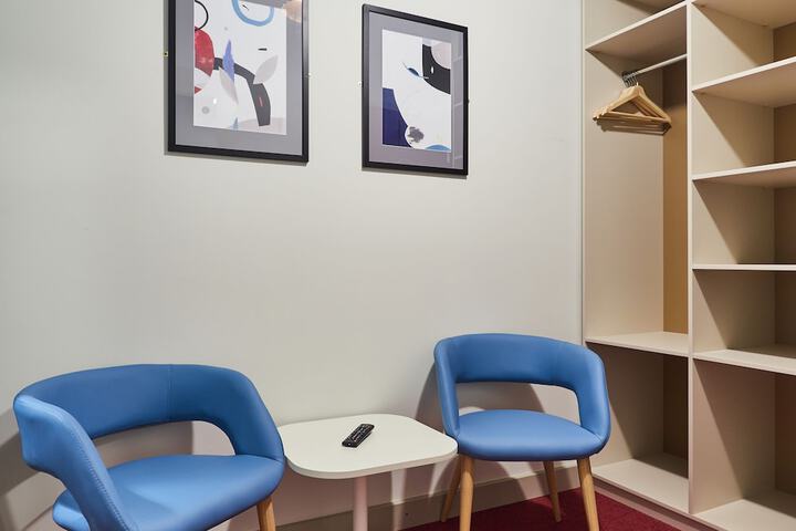 Room 5 of 18