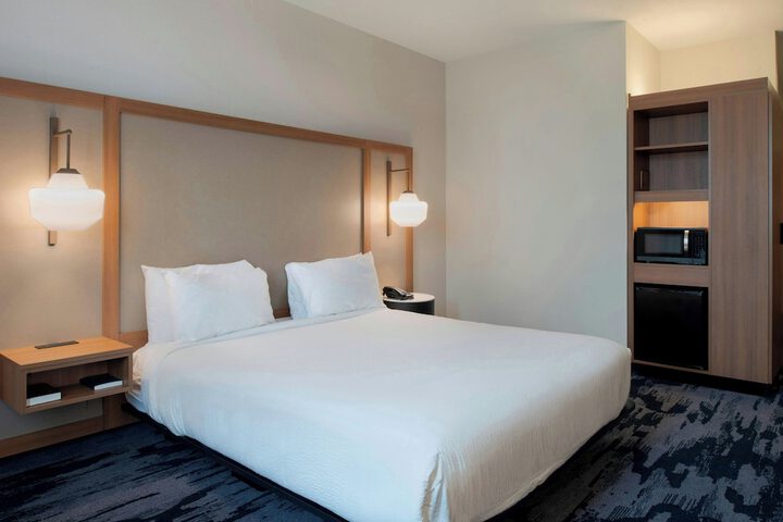 Room 11 of 27