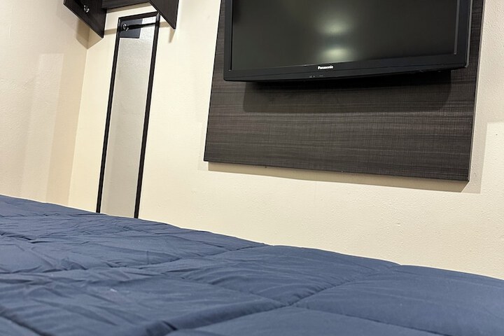 Room 17 of 36