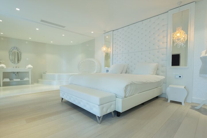 Room 18 of 76