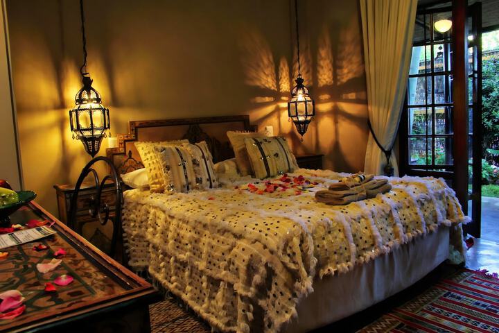 Room 6 of 32