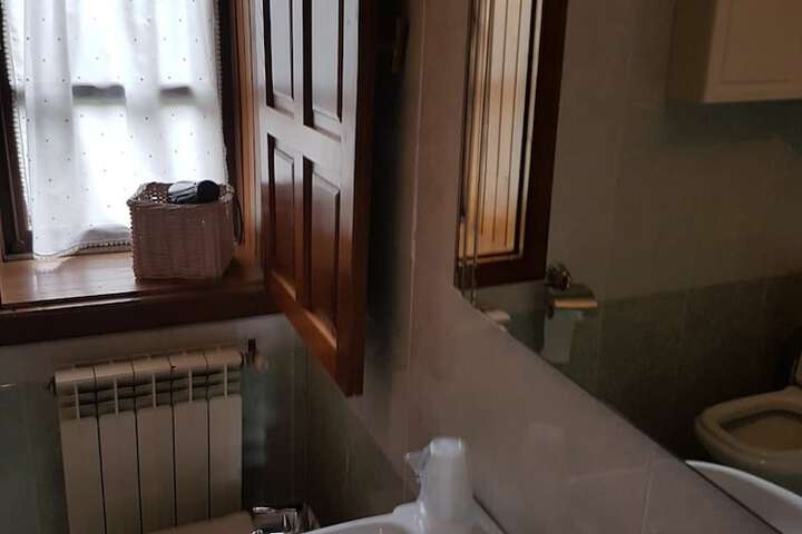 Room 35 of 46