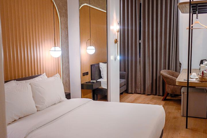 Room 27 of 85