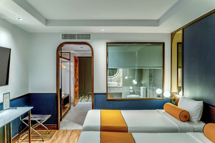 Room 13 of 64