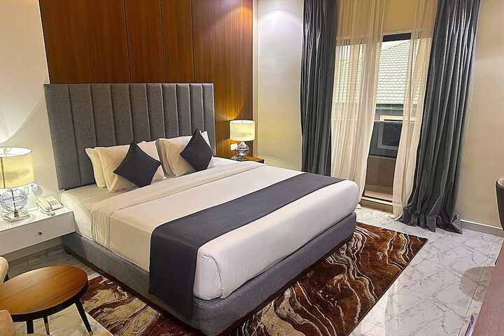 Room 4 of 42