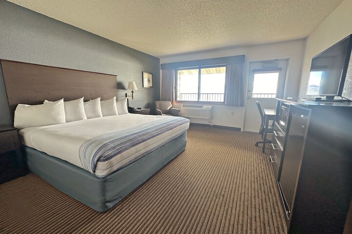 1 King Bed Mobility Accessible (27 of 40)