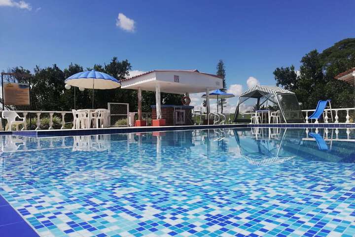 Pool 21 of 28