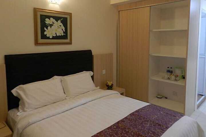 Room 11 of 30