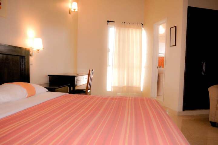 Room 6 of 33