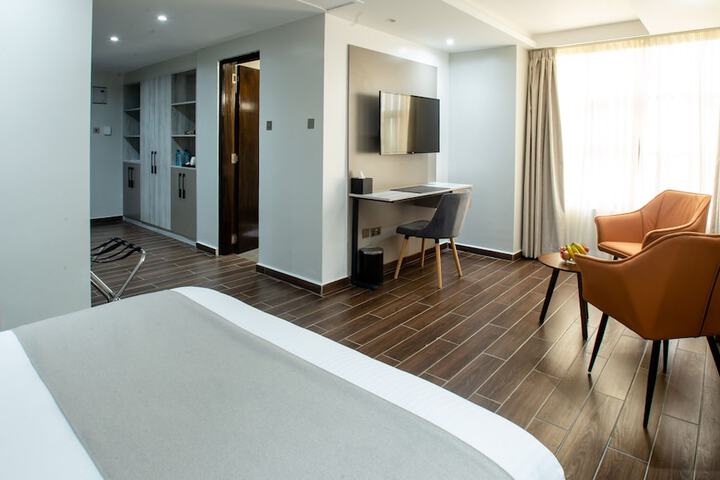 Room 9 of 47
