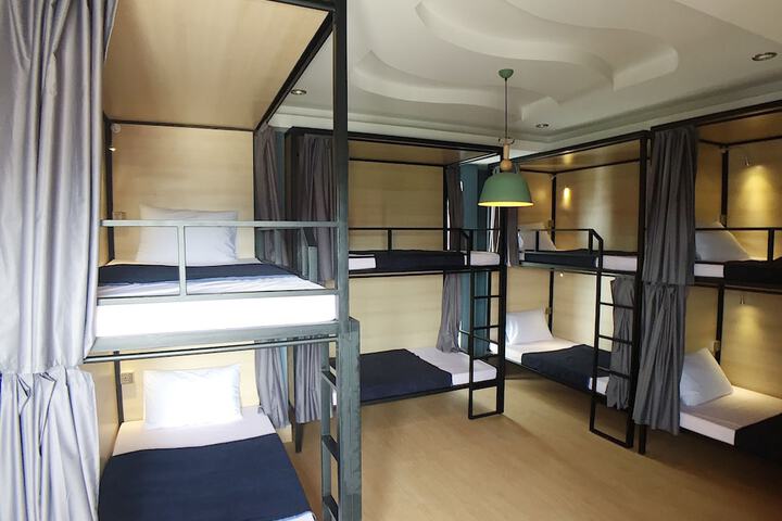 Room 42 of 180