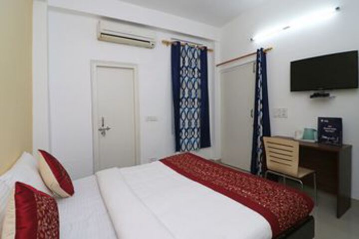 Room 13 of 22