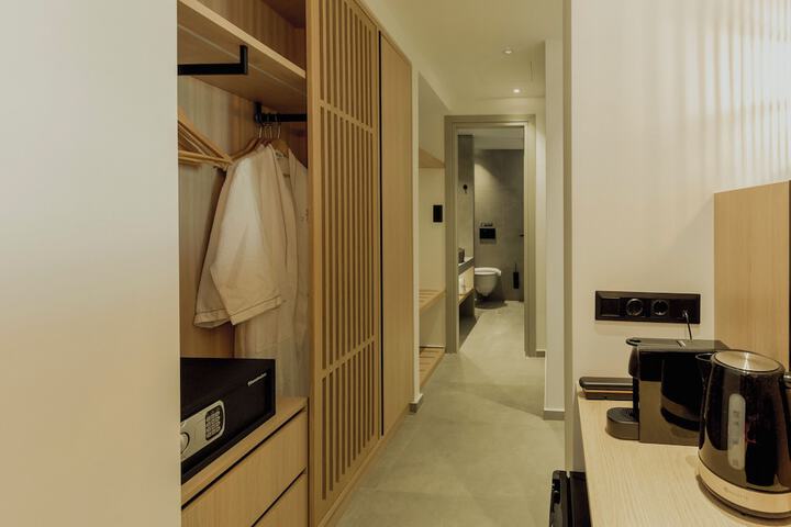 Room 51 of 80
