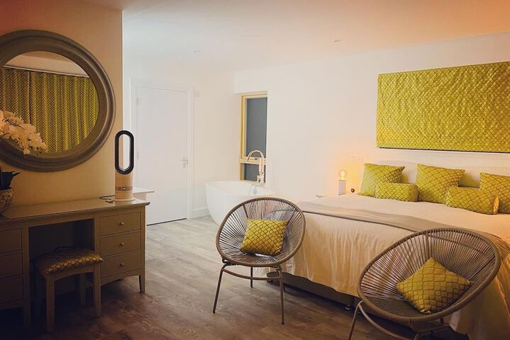 Room 5 of 105