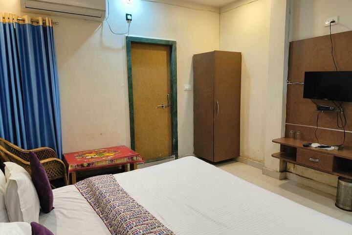 Room 2 of 9