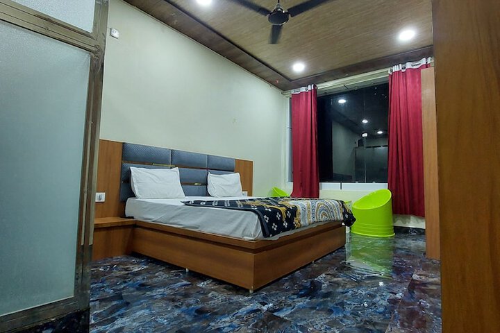 Room 18 of 25