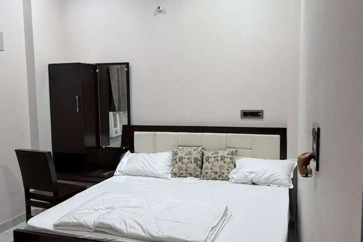 Room 11 of 44