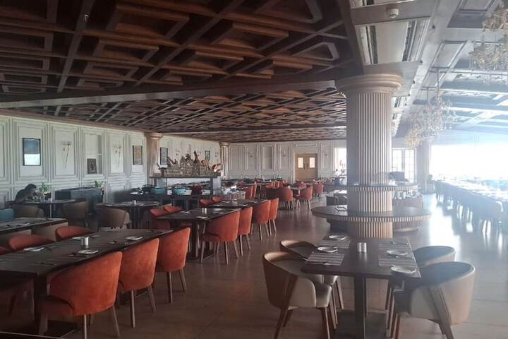 Dining 56 of 80