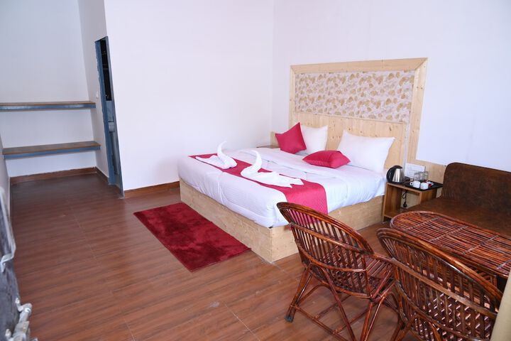 Room 2 of 30