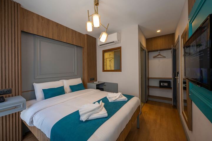 Room 7 of 32