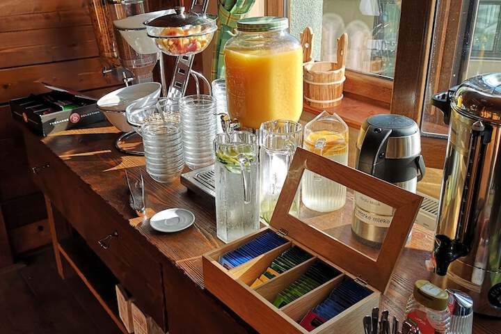 Breakfast/Coffee Service 33 of 46