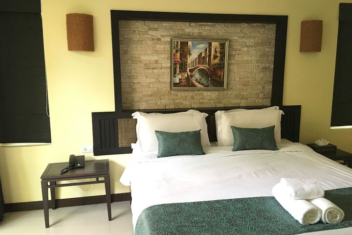 Room 20 of 106