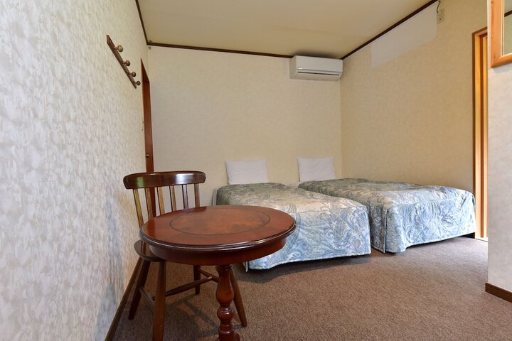 Room 5 of 70